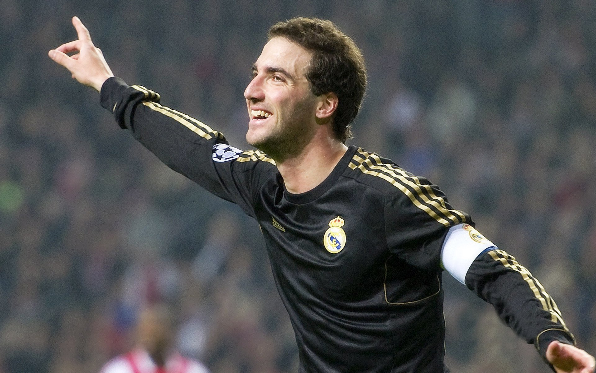 星空国际体育-《英雄联盟》新版本预告片正式挂出，粉丝期待，英雄联盟新电影